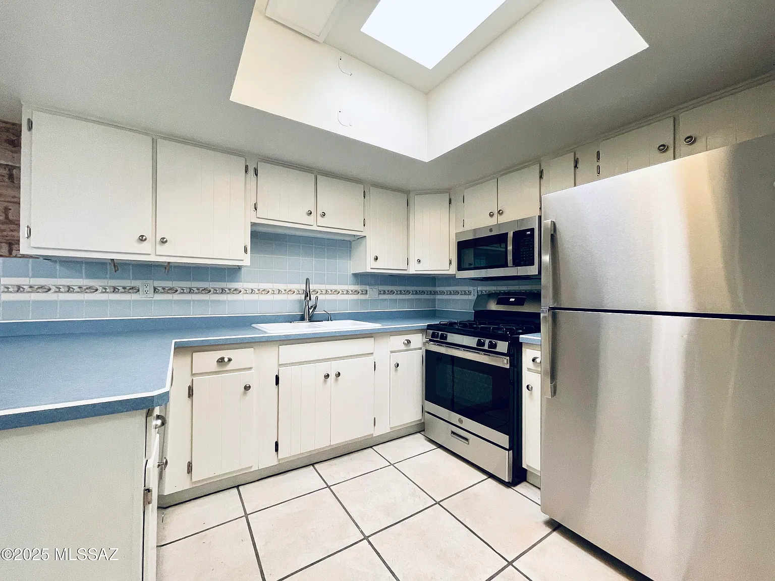3 bed, 2.0 bath, 1409 sqft, $1,850 — Photo 4