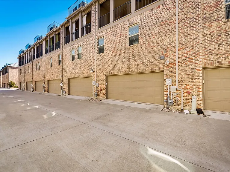 5745 Headquarters Dr — Photo 25