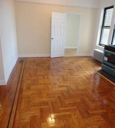 3rd image of 15517 Sanford Ave APT 5F