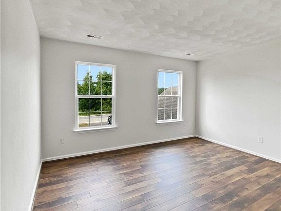 3rd image of 22301 Jordan Heights Dr
