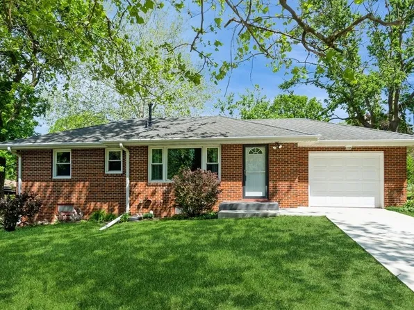 1510 W 5th Ave, Indianola, IA 50125