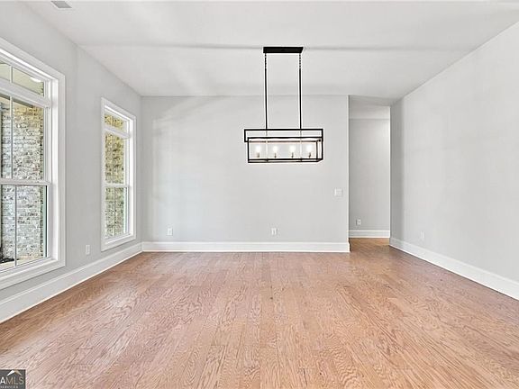 4th image of 886 Keystone Dr