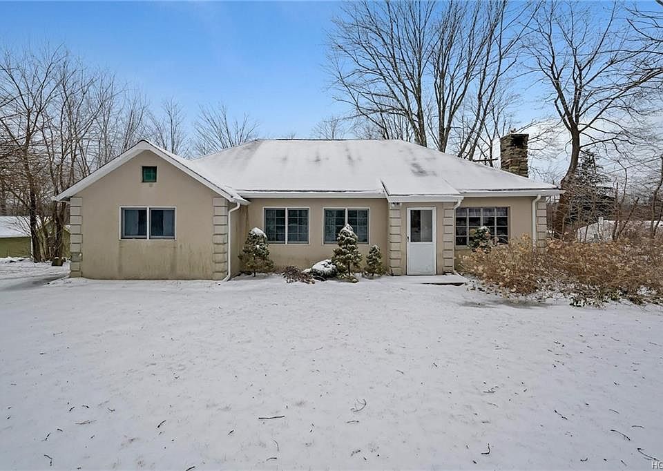 1st image of 11 Hilltop Ln