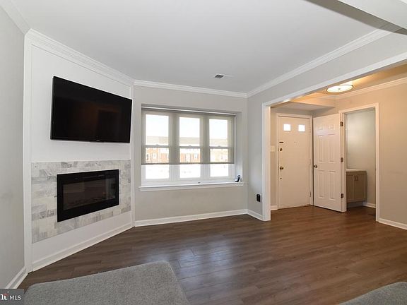 5th image of 1047-C Margate Ct