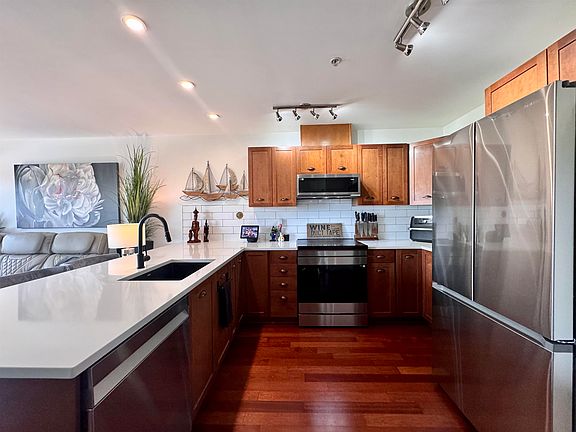 5th image of 414 Gower Point Rd #202
