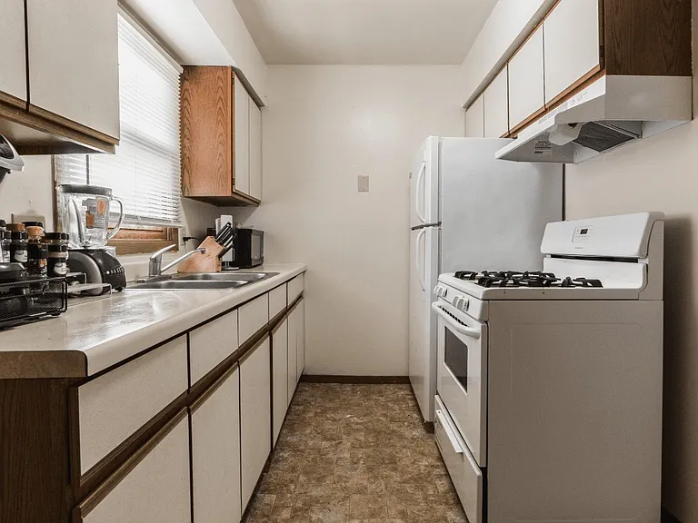814 W Hillcrest Dr #1 — Photo 11
