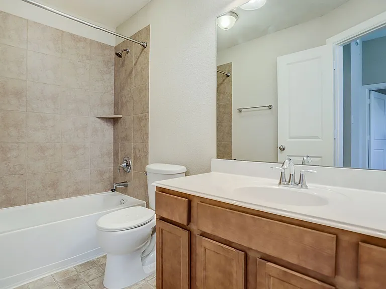 1926 Lansing Cove Dr — Photo 18
