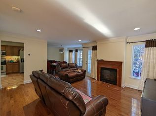 160 Blue Heron Dr, Secaucus, NJ 07094