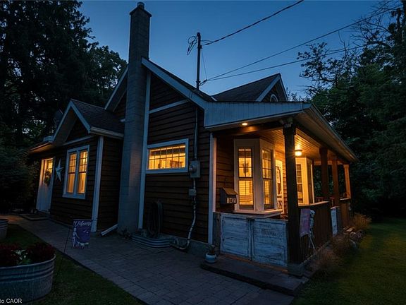 4th image of 662 Old Dundas Rd