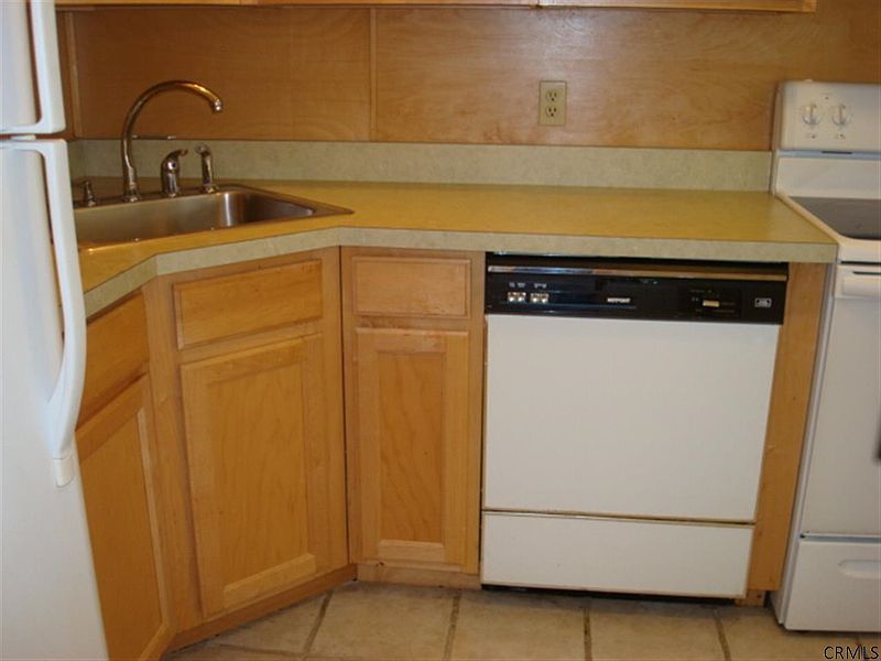 3rd image of 9 KENSINGTON Court
