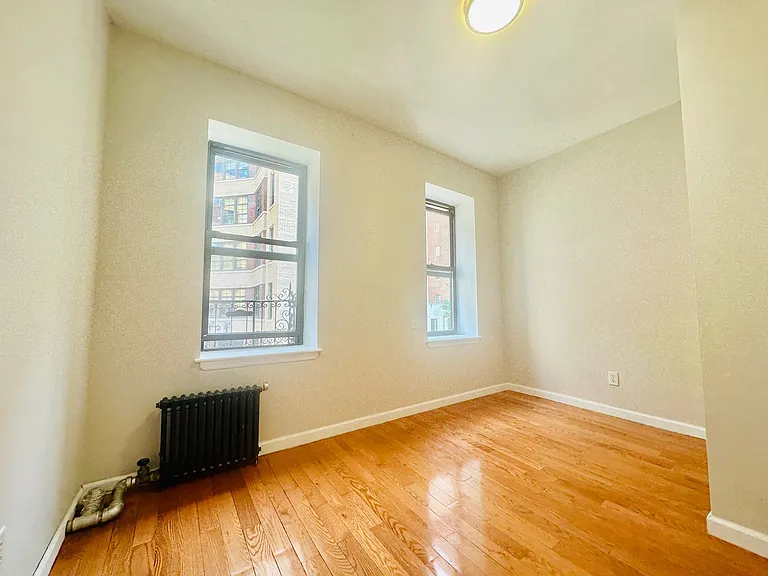 230 W 24th St #5E — Photo 6
