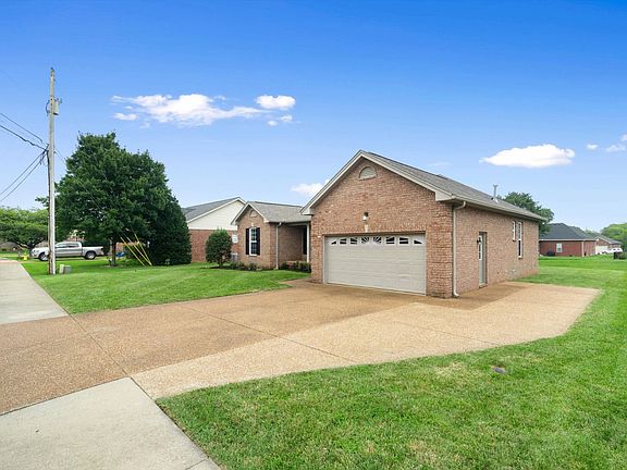 3rd image of 173 Hedgeway Ct