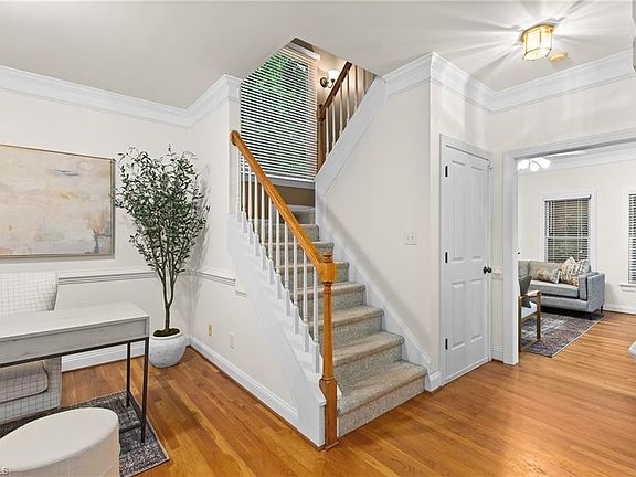 3rd image of 137 Bradford Place Ln