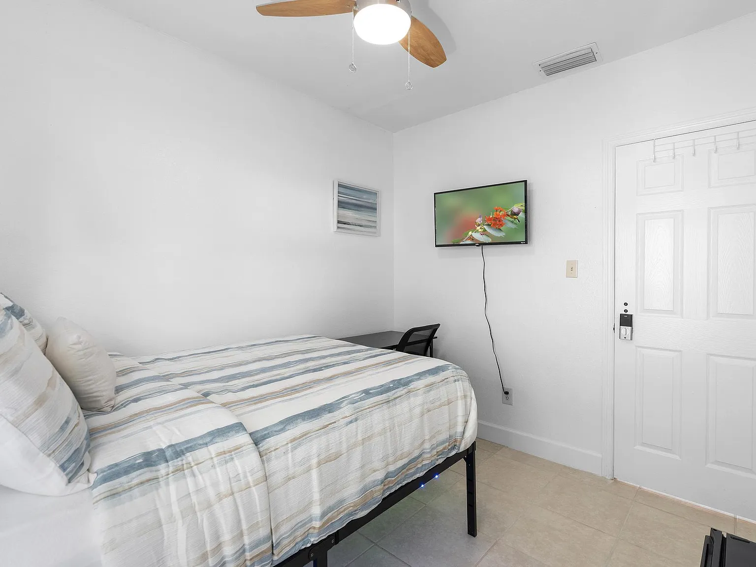4 bed, 2.0 bath, 1400 sqft, $901 — Photo 3