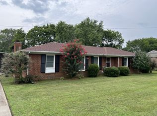 1174 Peninsula Dr, Gallatin, TN 37066