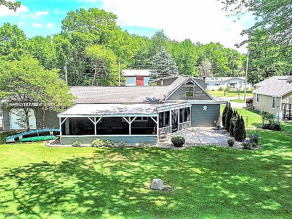 3rd image of 22926 Lake Shore Dr