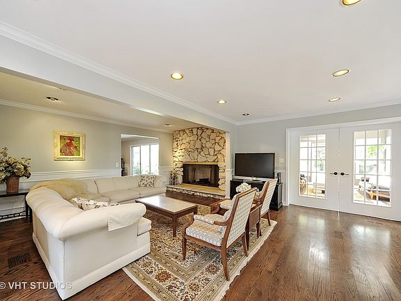 3rd image of 3415 Lake Knoll Dr