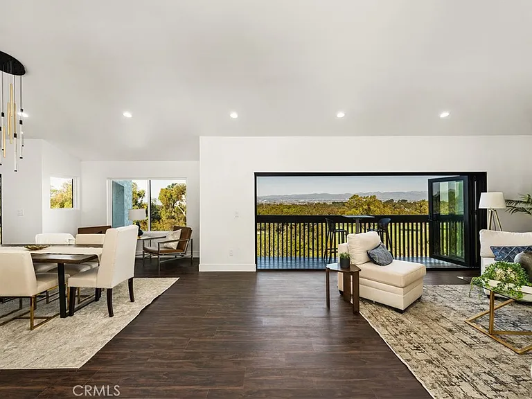 5 Yellow Brick Rd — Photo 9