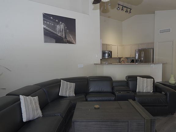 3rd image of 3631 S Hawthorn Dr
