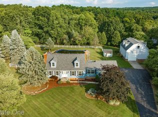 11260 Hartland Rd, Fenton, MI 48430