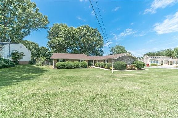 2nd image of 1016 Somerset Dr