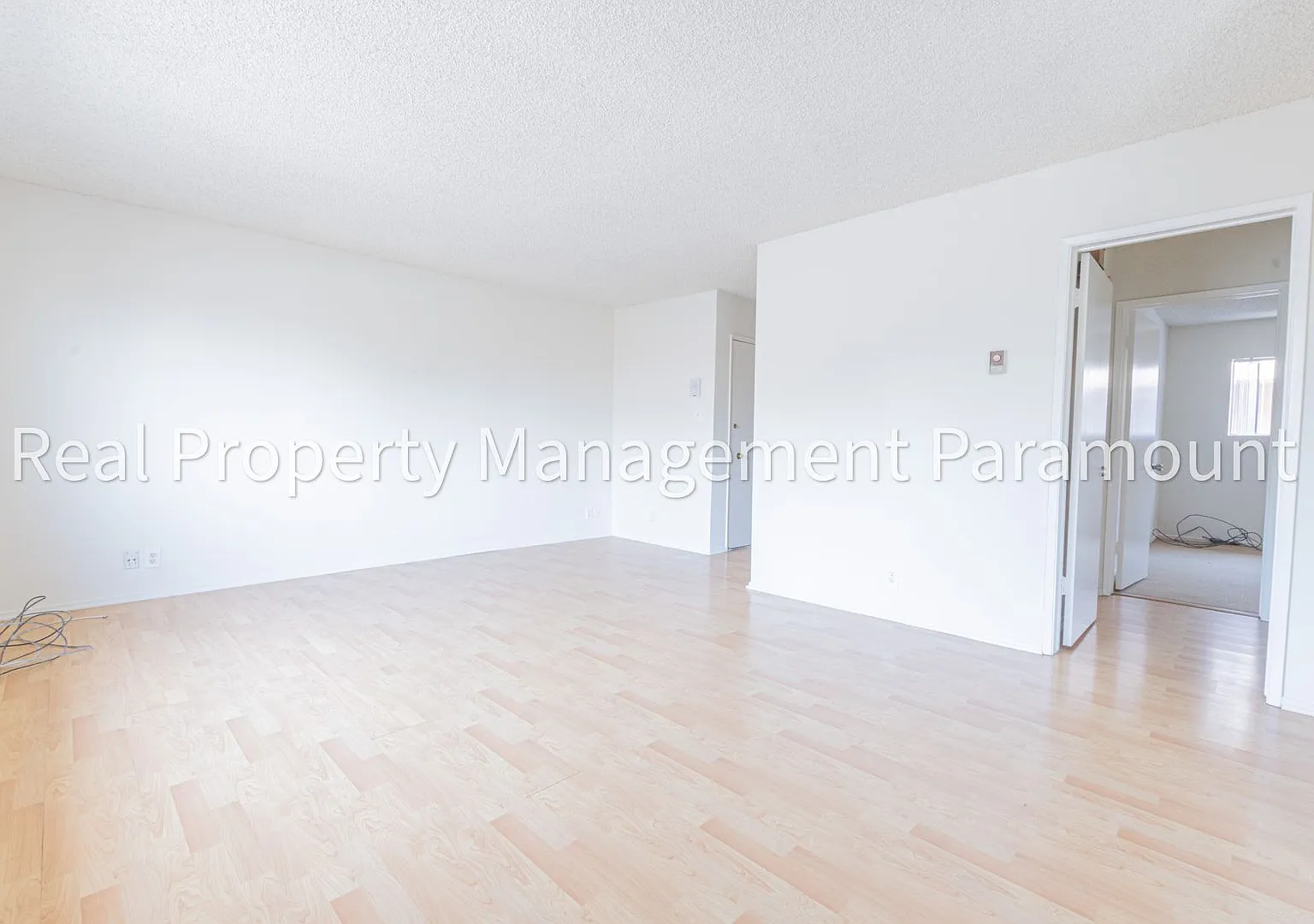 540 W Queen Street — Photo 2