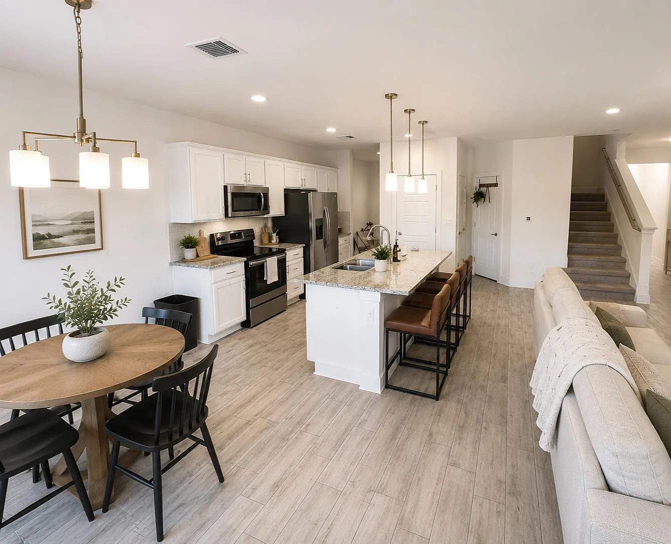 3 bed, 2.5 bath, 1738 sqft, $2,200 — Photo 3