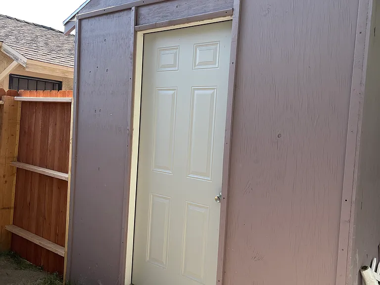 1042 E Rialto Ave — Photo 3
