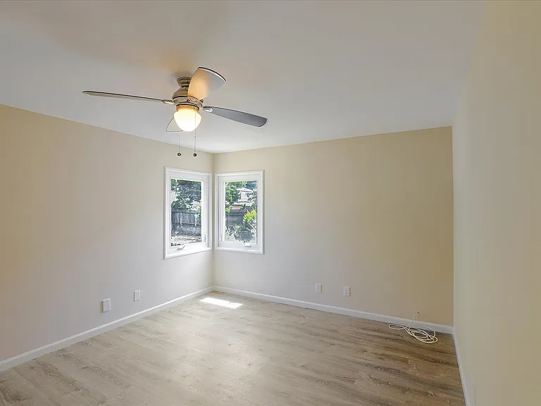 556 Anita Ln — Photo 25