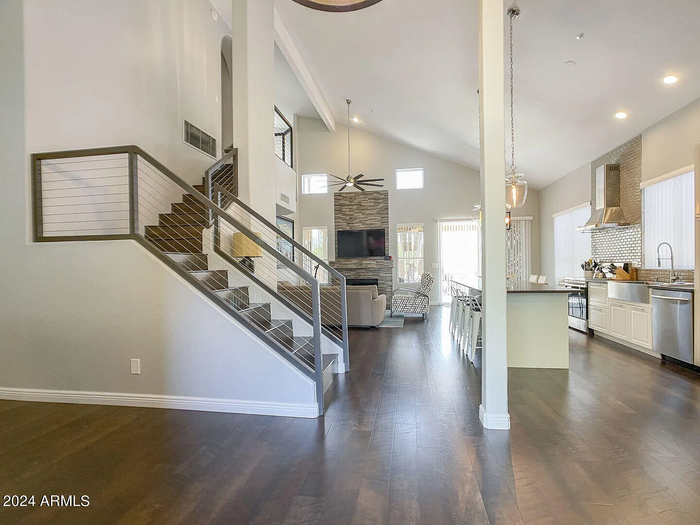 3 bed, 2.5 bath, 2198 sqft, $5,500 — Photo 2