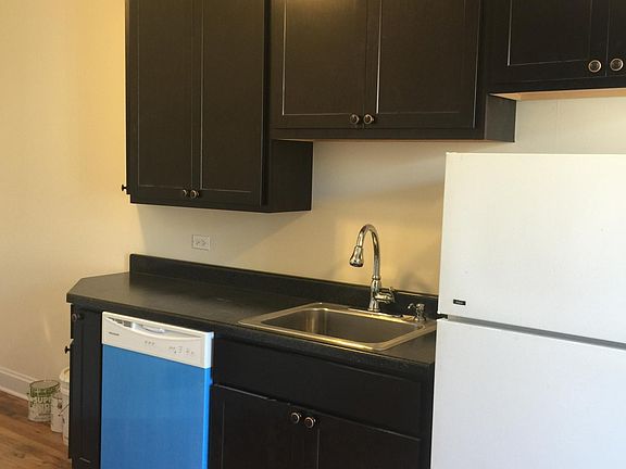 5th image of 2055 N California Ave #1