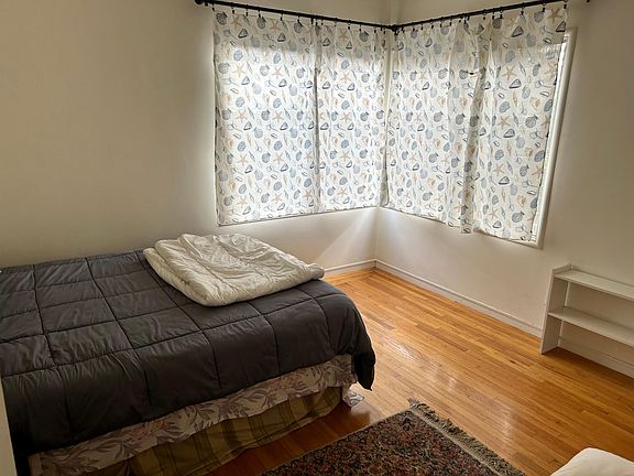 5th image of 2582 Hilgard Ave