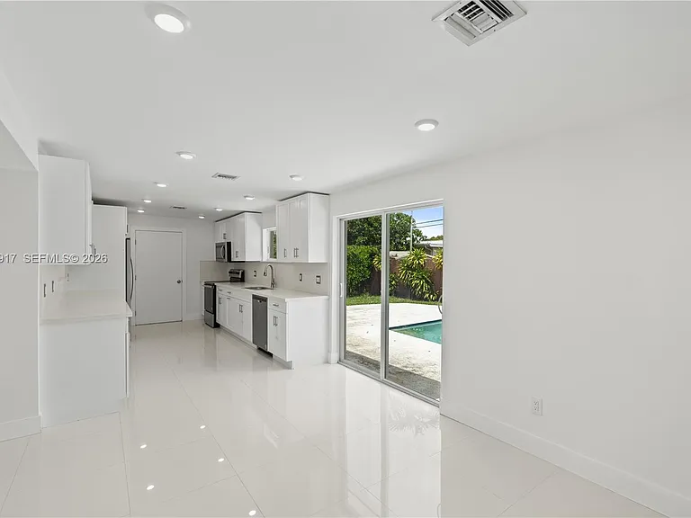 10501 SW 53rd St — Photo 11