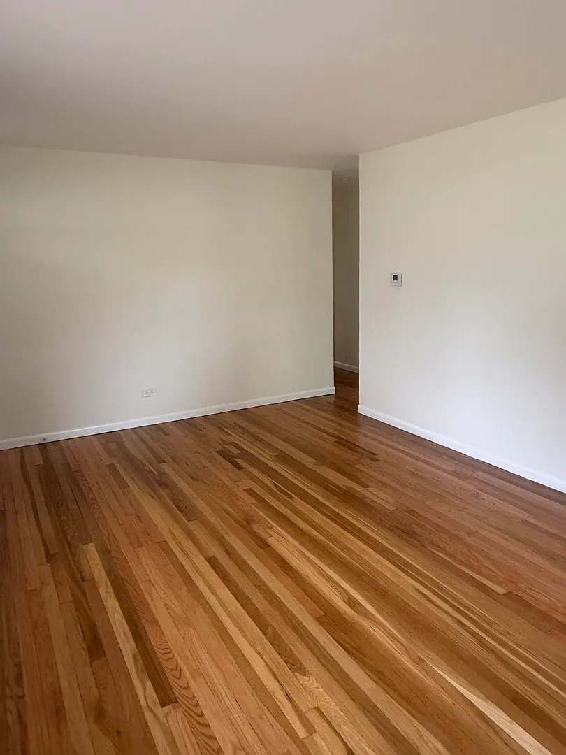 3 bed, 1000 sqft, $2,100 — Photo 3
