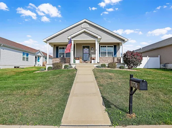 1776 Old Park Ln, Swansea, IL 62226