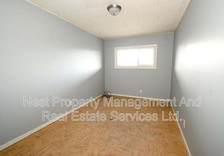 596 Central St E #1 — Photo 11