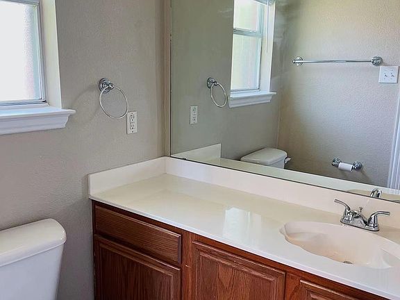 5th image of 2505 Highridge Dr