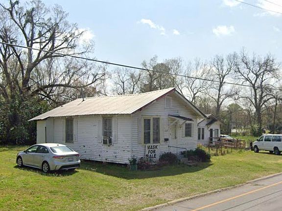 3rd image of 808 N Acadian Thwy E