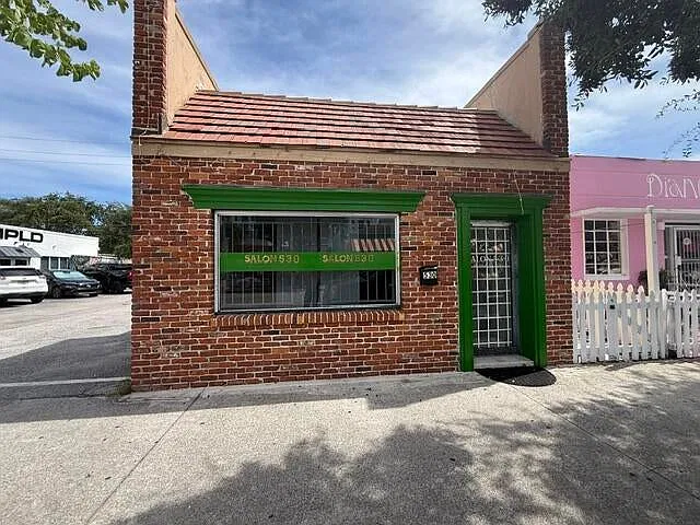 530 Northwood Road West Palm Beach, FL 33407 - 1 — Photo 1