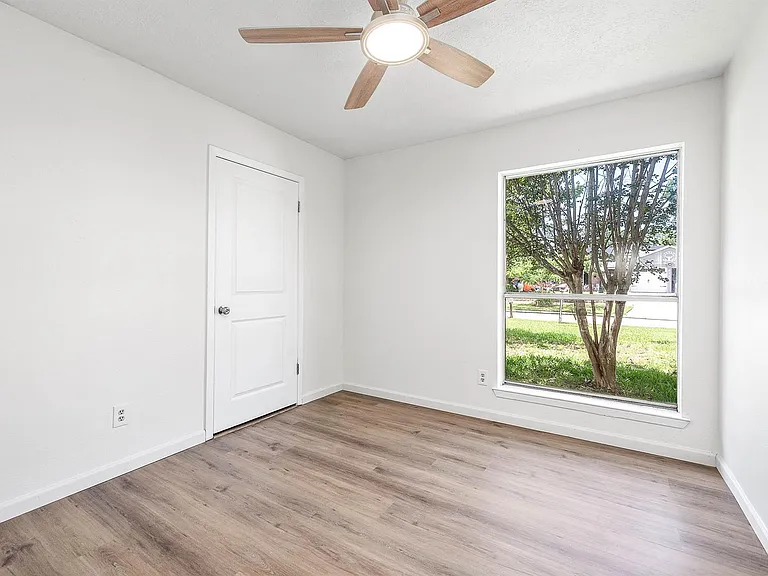 6526 Lynngate Dr — Photo 17