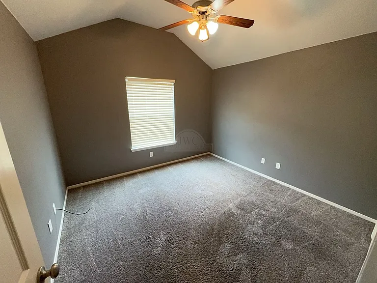 9911 Diana Dr — Photo 24