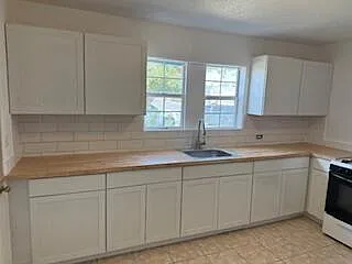 4 bed, 2.0 bath, 1900 sqft, $2,000 — Photo 2