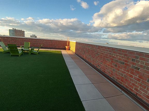 2nd image of 9822 Queens Blvd