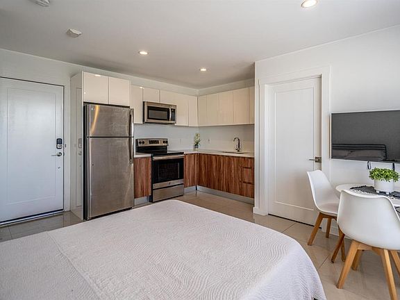 5th image of 924 Marseille Dr #24-24-924