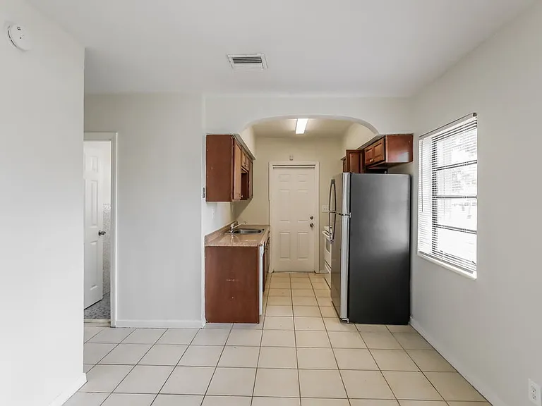 820 Carolina Ave — Photo 7