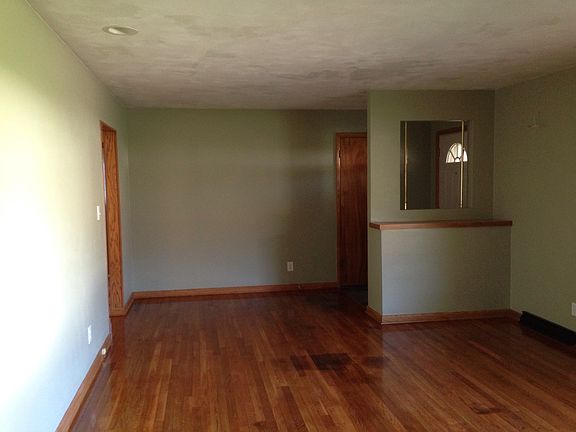3rd image of 804 Garrett Pkwy