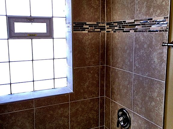 4th image of 11358-60 S Forest Ave #1A