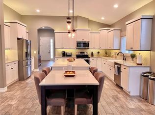 2072 Sagebrush Cir, Naples, FL 34120