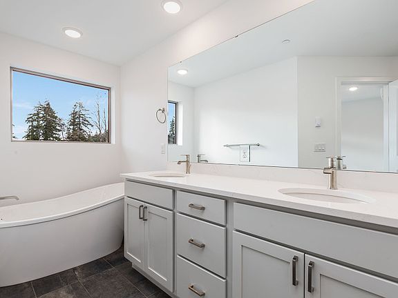 Freestanding tub