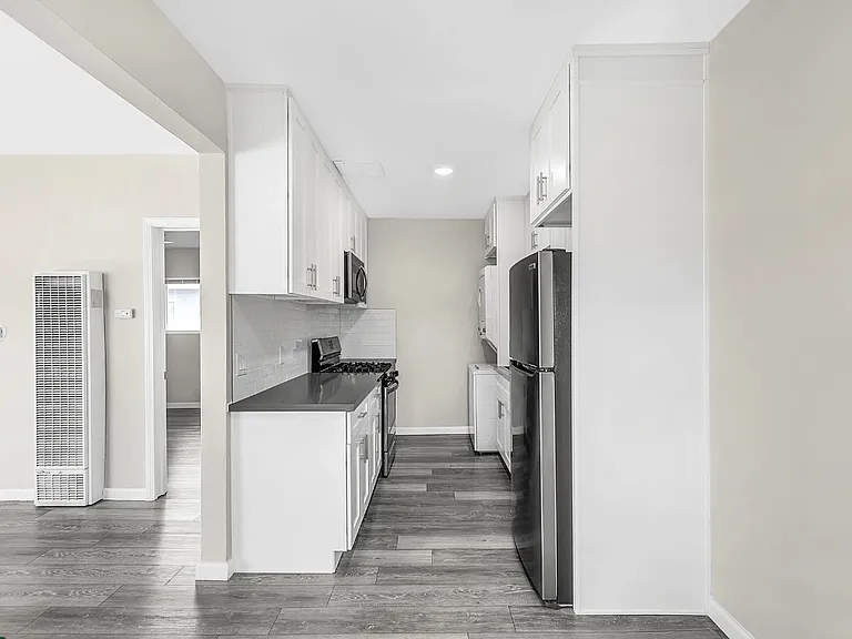 Courtyard Apartments at La Pat Place — Photo 9